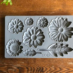 He Loves Me Decor Mould